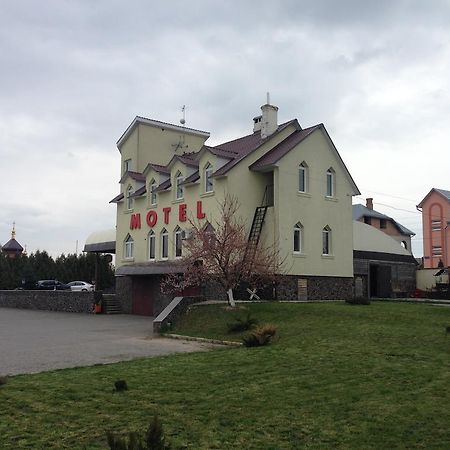 Formula Plus Motel Lutsk Exterior photo