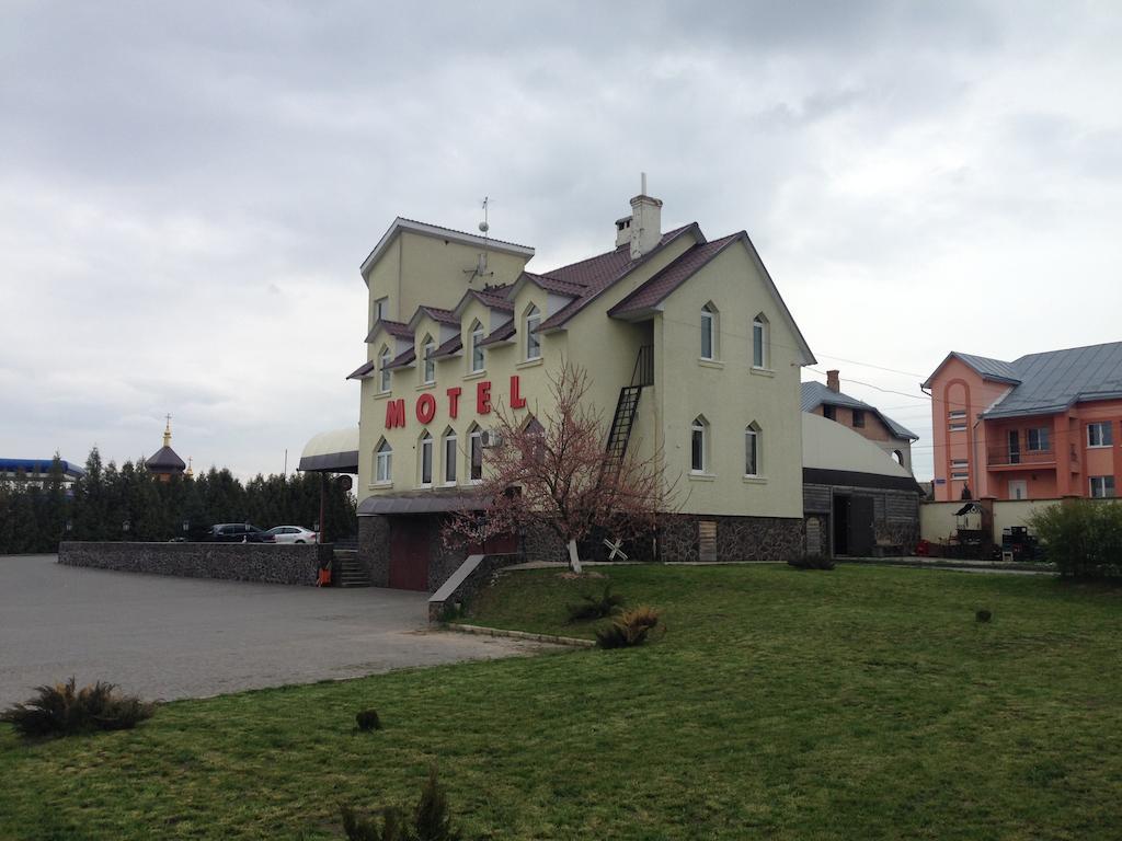 Formula Plus Motel Lutsk Exterior photo